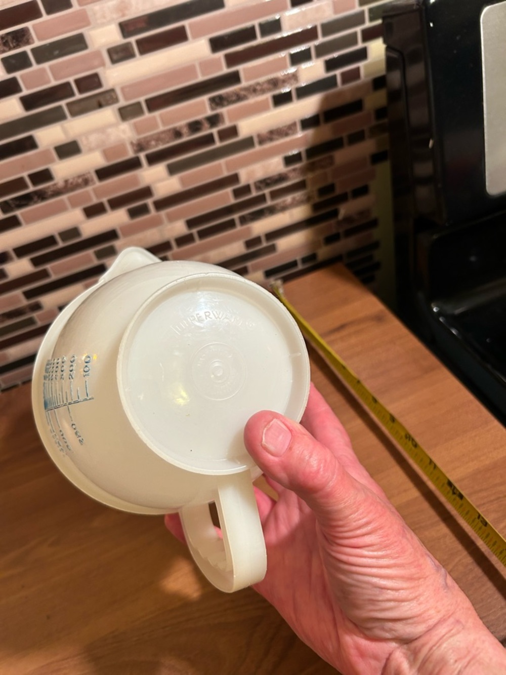 TupperwareMeasuring Pitcher with Lid - Picture 4 of 4
